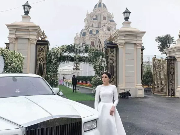 'Cô dâu 200 cây vàng' làm căng khi lâu đài Nam Định bị rao bán