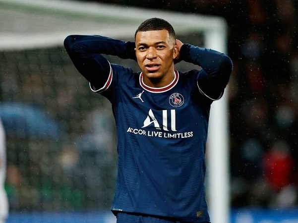 Cận cảnh pha vào bóng ác ý của đồng đội khiến Mbappe nguy cơ lỡ tái đấu Real Madrid