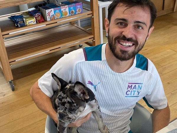 Bernardo Silva lấy tên đồng đội ở Man City đặt cho.. chó
