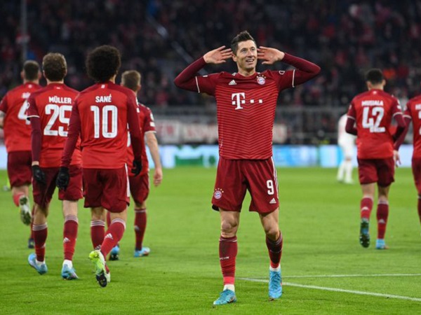 Hủy diệt Salzburg, Bayern gầm vang vào tứ kết