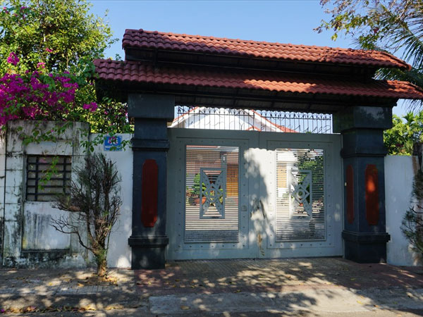 Cận cảnh 'biệt phủ' có 4 mặt tiền của vợ nguyên Bí thư thành ủy