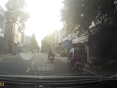 Cảnh sát hình sự bắn chỉ thiên bắt cướp, dân mạng cười bò với nhân chứng đeo cặp bất đắc dĩ