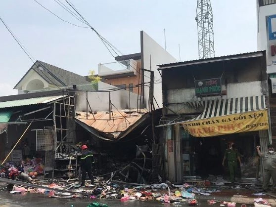 Chê đồ chơi cũ, bé trai 5 tuổi châm lửa thiêu rụi luôn cả nhà