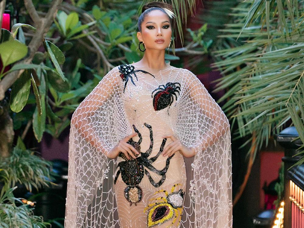 H'Hen Niê khoe body chuẩn từng centimet, đọ sắc cùng dàn 'bông Hậu' trong show diễn của NTK Hoàng Hải