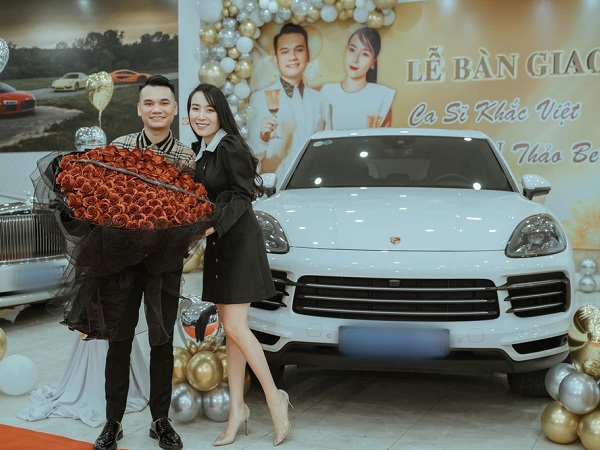 Tặng vợ món quà 7 tỷ đồng dịp 8/3, Khắc Việt giàu cỡ nào?