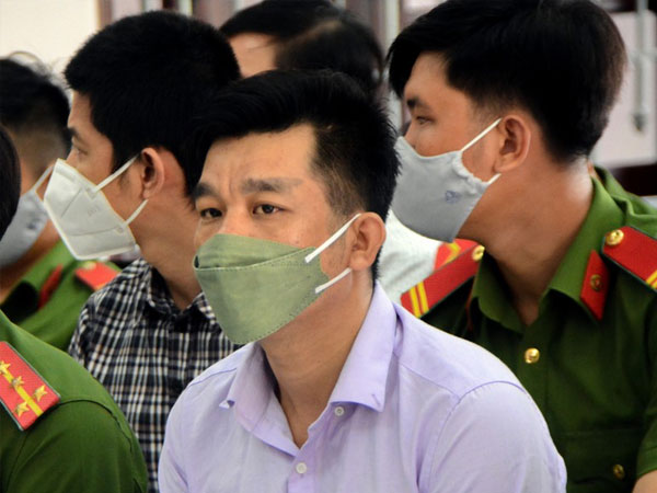 Tòa triệu tập hơn 1.000 người dự phiên xử tổng giám đốc lừa đảo