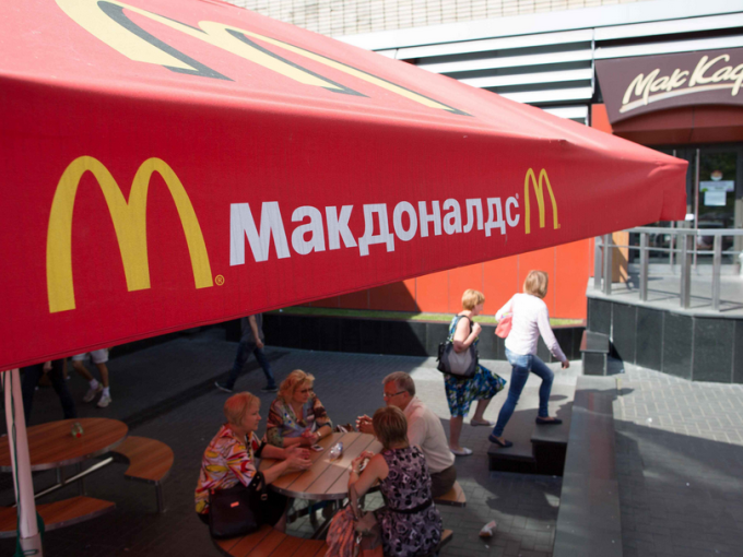McDonald's, Coca-Cola, Pepsi gia nhập danh sách 250 thương hiệu 'nghỉ chơi' với Nga