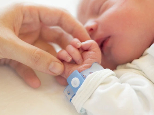 'Xin giống' ở ngân hàng tinh trùng có sợ bị đòi con, kết hôn cận huyết hay không?