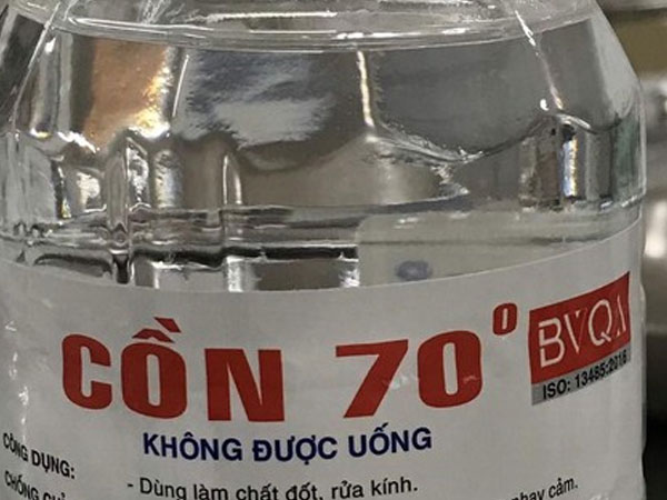 Cảnh báo cồn công nghiệp 'đội lốt' cồn y tế bán tại nhà thuốc gây độc hại