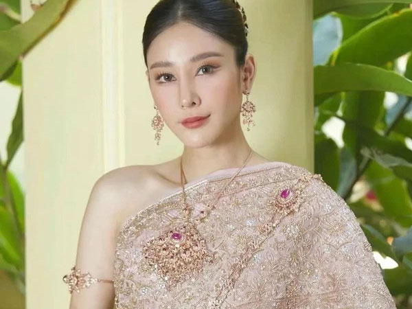 Loạt nghi vấn 'sốc óc' vụ Tangmo 'Chiếc lá cuốn bay' tử nạn: Nữ diễn viên bị bạo hành trước khi rơi xuống sông, bức hình thân thiết với quản lý chỉ là ảnh ghép?