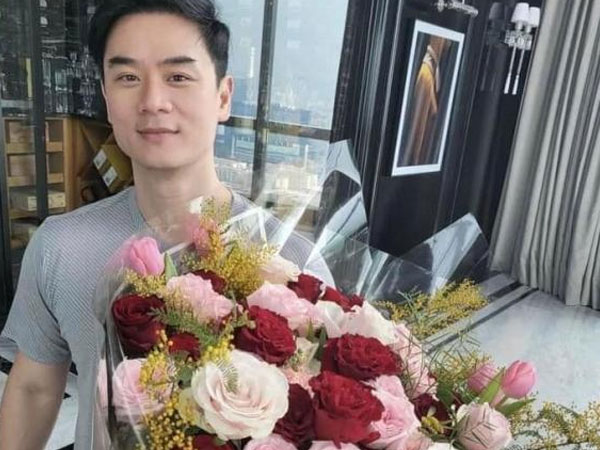 Vượt 300km trong đêm đến tặng hoa cho bạn gái, tôi bàng hoàng phát hiện bí mật giấu kín của cô ấy