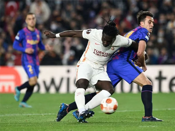 Barca bất ngờ đứt mạch chiến thắng bởi Galatasaray