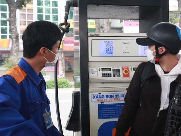 Doanh nghiệp đầu mối xăng dầu 'mở mắt' là lỗ hàng chục tỷ đồng