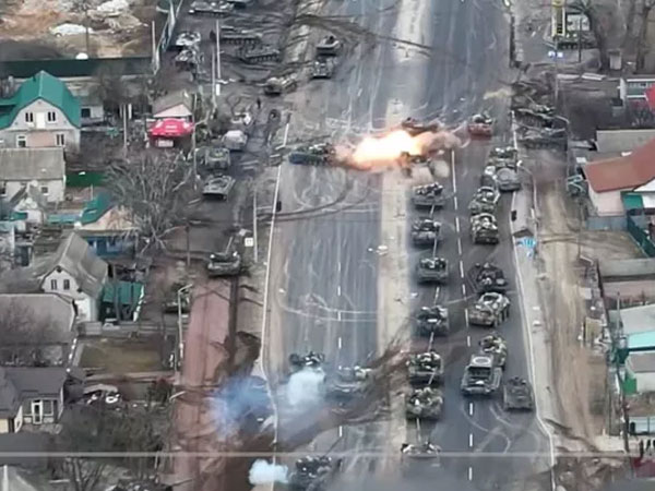Ukraine phát video phục kích xe tăng và xe bọc thép Nga