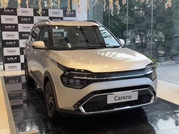 Kia Carens 2022 giá rẻ "cháy hàng" với 50.000 người đặt mua