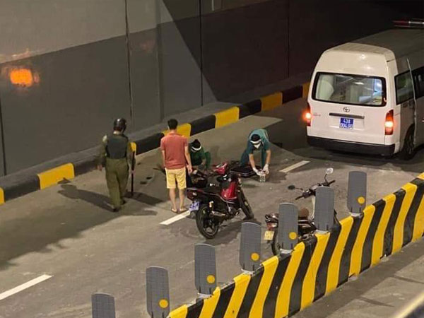 Đâm xe vào lan can đường dẫn, người đàn ông rơi xuống hầm chui tử vong