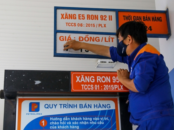 Giá xăng dầu tăng kỷ lục, lung lay mục tiêu kiểm soát lạm phát