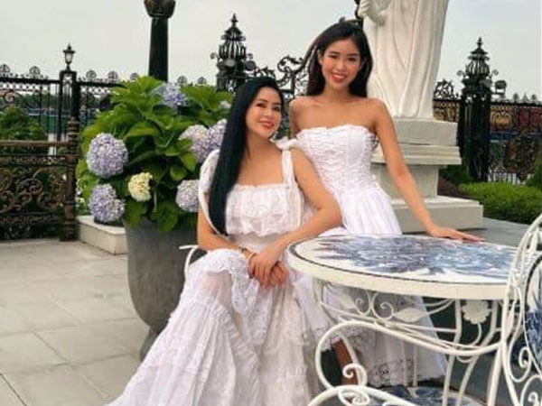 Em chồng Tăng Thanh Hà - Tiên Nguyễn chúc mừng sinh nhật mẹ ruột: Bức hình chụp chung 'gây lú' vì trông như hai chị em