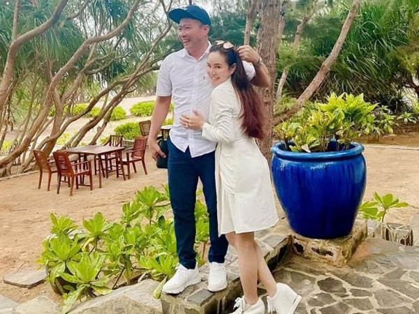 Bị anti-fan 'mỉa mai' cướp chồng, Vy Oanh cao tay đáp trả cực gắt: 'Loại ăn không nói có như bạn rất tội nghiệp'