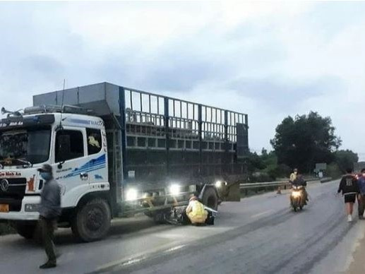 Va chạm với xe tải, nữ công an trẻ mới chuyển về xã công tác tử vong thương tâm
