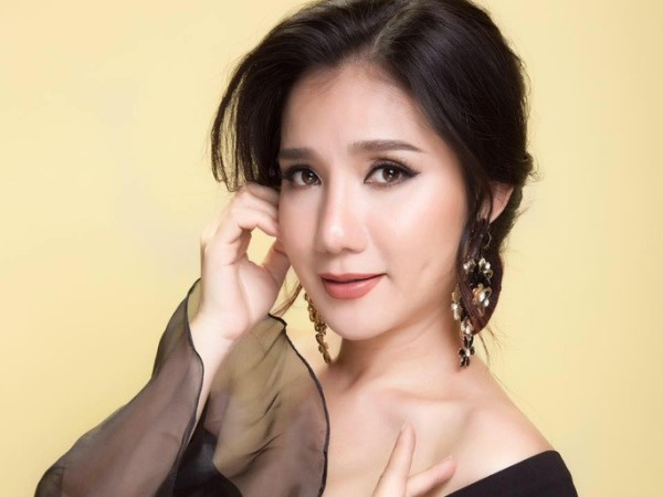 Công chúng động viên MC Cát Tường khi gặp sự cố bị lăng mạ