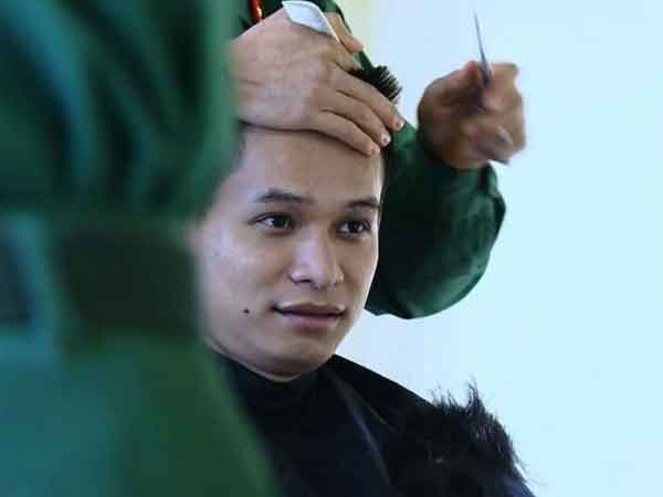 Cười mệt xỉu với phản ứng lầy lội của S.T, Anh Tú, Độ Mixi và Duy Khánh khi bị xuống tóc ở 'Sao nhập ngũ'