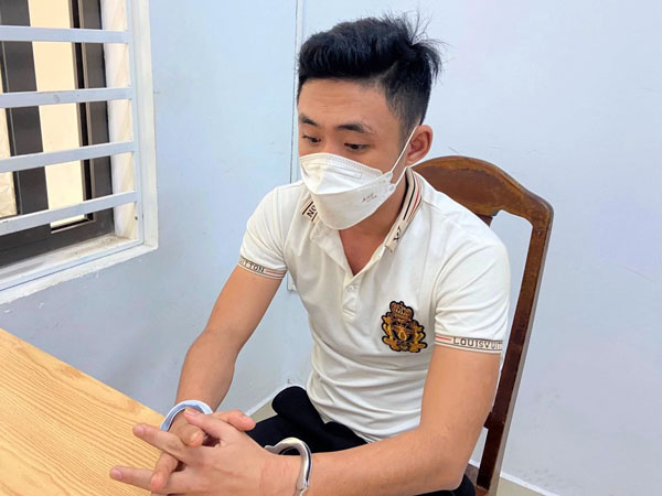 Đi ship ma túy gặp công an, thanh niên bỏ lại cả xe máy lẫn người yêu 16 tuổi chạy thoát thân
