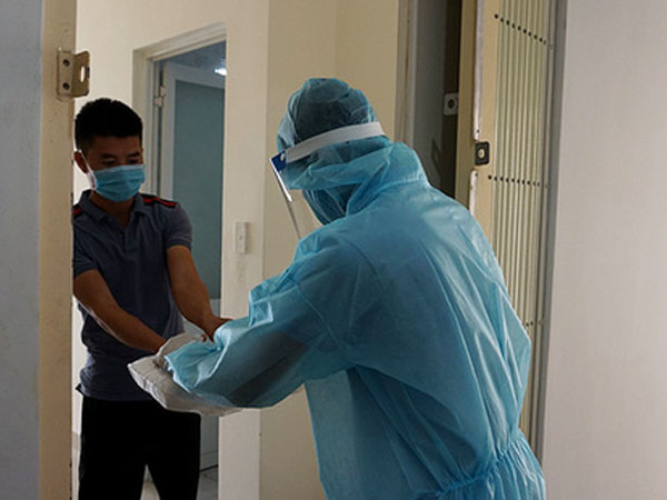 Hướng dẫn mới nhất của Bộ Y tế: F0 được ra khỏi nơi cách ly nhưng phải đeo khẩu trang, giữ khoảng cách với những người khác