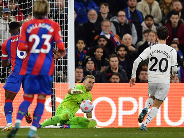 Bị 'khắc tinh' cầm hòa, Man City thổi bùng lên cơ hội cho Liverpool