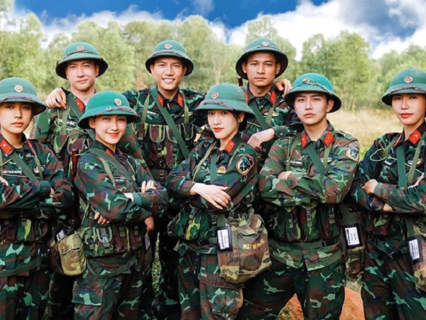 Ê-kíp Sao Nhập Ngũ' xin lỗi fan vì lạm dụng hiệu ứng, lồng ghép giọng của 'giang hồ mạng'