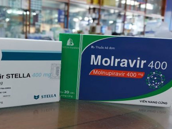 Nghe 'cựu F0' tư vấn, mẹ cho con nhỏ uống Molnupiravir
