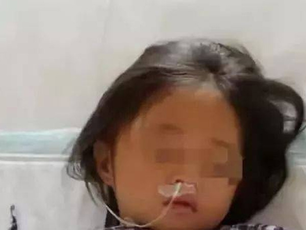 Bé gái 8 tuổi mắc ung thư phổi giai đoạn cuối chỉ vì thói quen hút thuốc của bố: Hồi chuông cảnh tỉnh cho các bậc phụ huynh