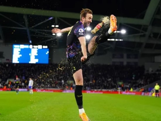 Harry Kane phá kỷ lục ghi bàn ở Premier League