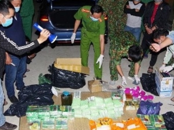 Đôi nam nữ vận chuyển 77kg ma túy các loại
