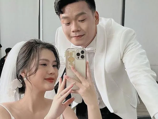 Trung vệ Thành Chung và bạn gái Tố Uyên sẽ tổ chức ăn hỏi vào ngày mai