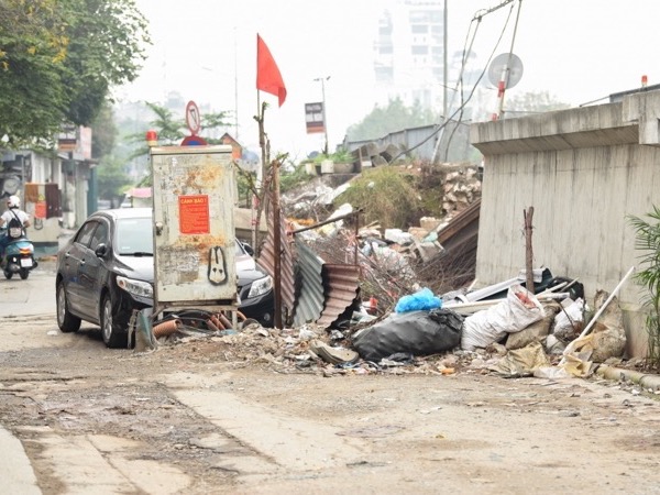 Dự án hơn 800 tỷ đồng ở Hà Nội chậm tiến độ: Nhếch nhác, đe dọa tính mạng người dân