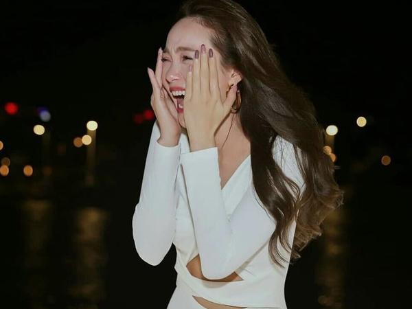 Minh Hằng giấu tin cầu hôn từ một năm trước, đến 14/3 mới 'khui'