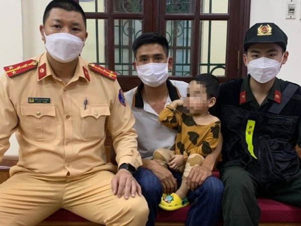 Cãi nhau với vợ, người đàn ông mang con trai lên cầu Bãi Cháy dọa ném xuống biển