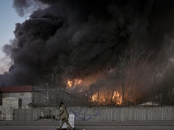 Nga nã tên lửa vào Lviv, lập vùng cấm bay ở Donbass
