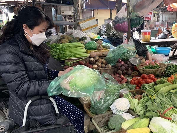 Mớ rau muống 25 nghìn: Giá đắt khét, đi chợ thành nỗi ám ảnh
