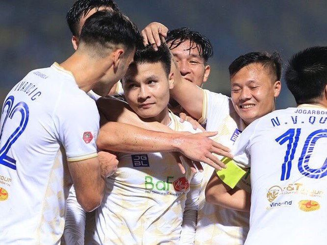 Công Vinh và Quang Hải: Ai trung thành với Hà Nội FC của bầu Hiển?