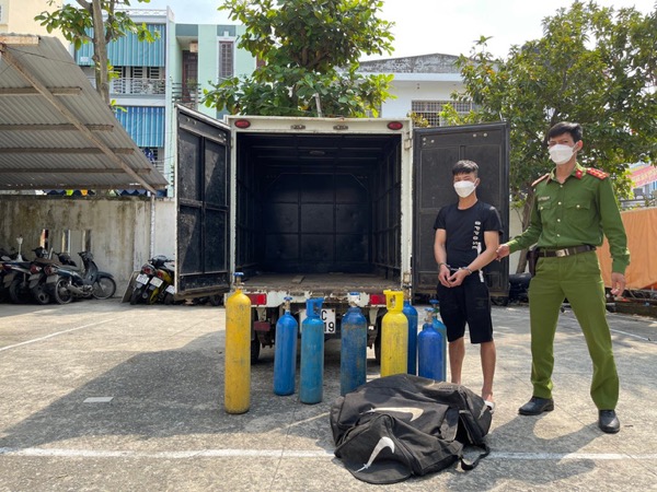Triệt phá 'dịch vụ' ship khí cười tận nơi cho dân chơi Đà Nẵng