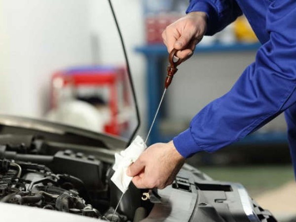 Thay dầu sau mỗi 5000 km không còn hiệu quả trên xe mới