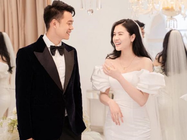 Đám hỏi của trung vệ Thành Chung: Cô dâu hot girl xuất hiện vô cùng xinh đẹp