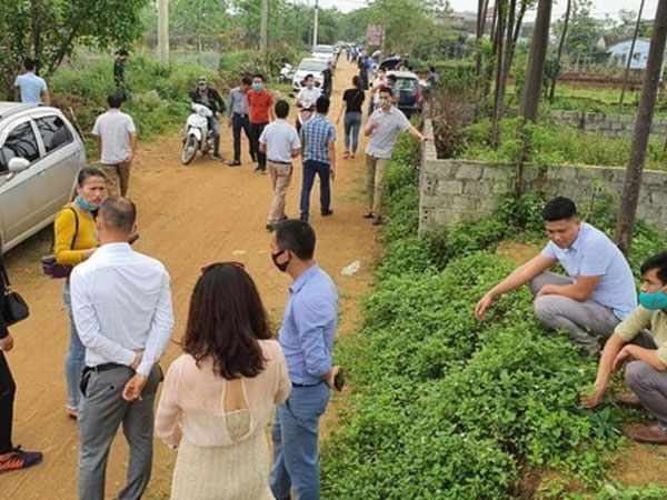 Tiền nhiều biết làm gì: Phong trào 'chạy trốn', chôn hết vào đất
