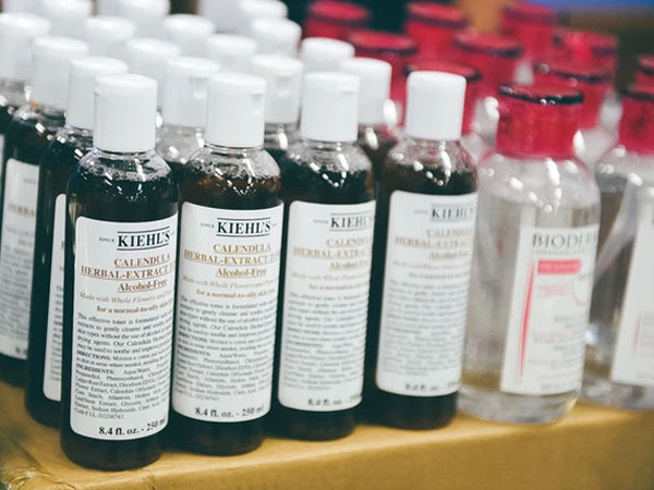Cảnh sát triệt phá kho mỹ phẩm fake 18 thương hiệu nổi tiếng Kiehl's, Anessa, Estee Lauder... trị giá gần 50 tỷ, bao bì giống thật đến 99%