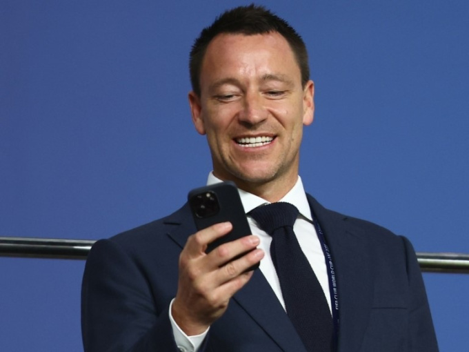 Huyền thoại John Terry xác nhận tham gia cuộc đua mua Chelsea