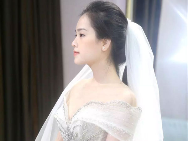 Ảnh cưới bồ cũ Quang Hải với bạn trai nổi tiếng
