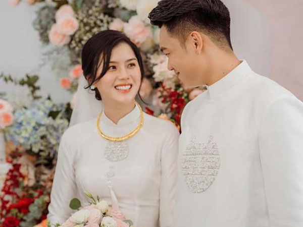 Tung ảnh trong lễ đính hôn bị Hà Đức Chinh chê xấu, Thành Chung đáp lại cực hài