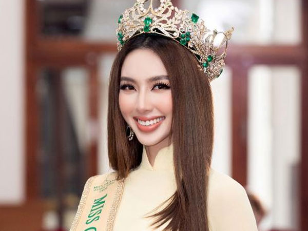 Hoa hậu Thuỳ Tiên nay cũng hóng drama căng đét của Hiền Hồ, ai ngờ quên thoát tài khoản Facebook chính và cái kết cực hài